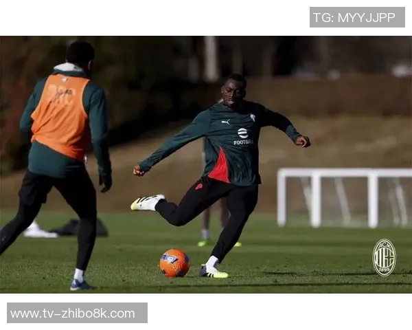 隆戈确认福法纳首发对阵那不勒斯莱奥与S希门尼斯进行单独训练